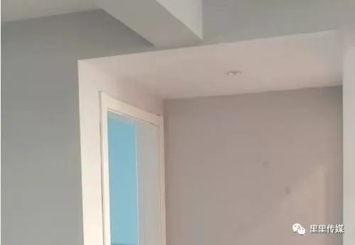DƬ